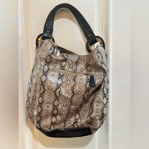 Dana Buchanan chic Beige and Black faux leather snakeskin handbag